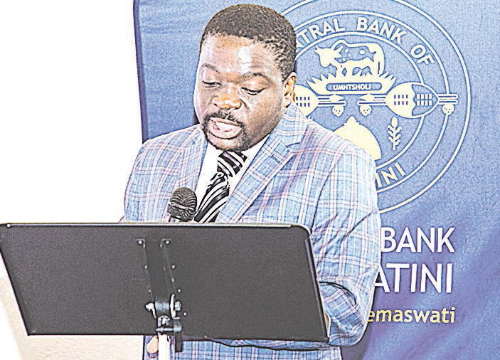 Economist Urges Government to Delay New Loans Despite IMF Settlement