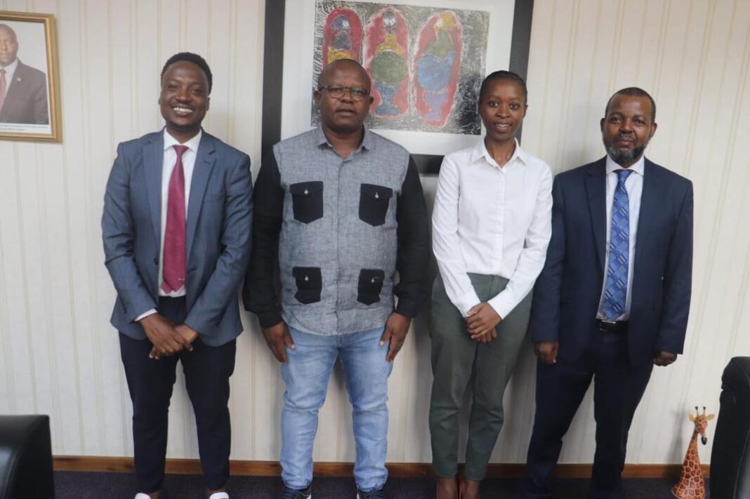 Minister of Commerce, Industry and Trade Manqoba Khumalo and the ministry’s director of SMEs Meluleki Dlamini with members of the Eswatini Youth Chamber of Commerce.