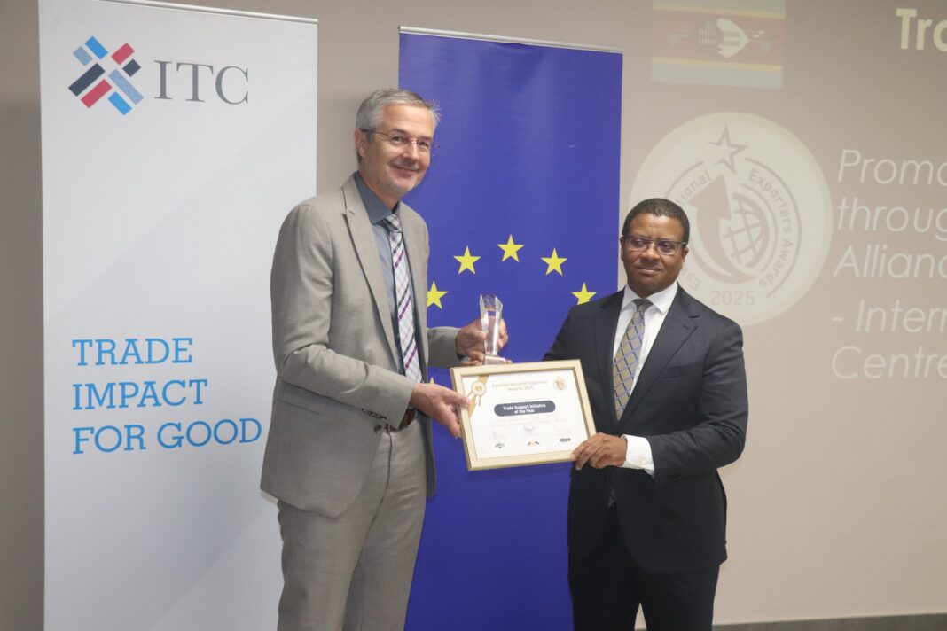 EIPA CEO Sibani Mngomezulu presenting the Trade Support Initiative of the Year Award to ITC representative during a ceremony in Mbabane.