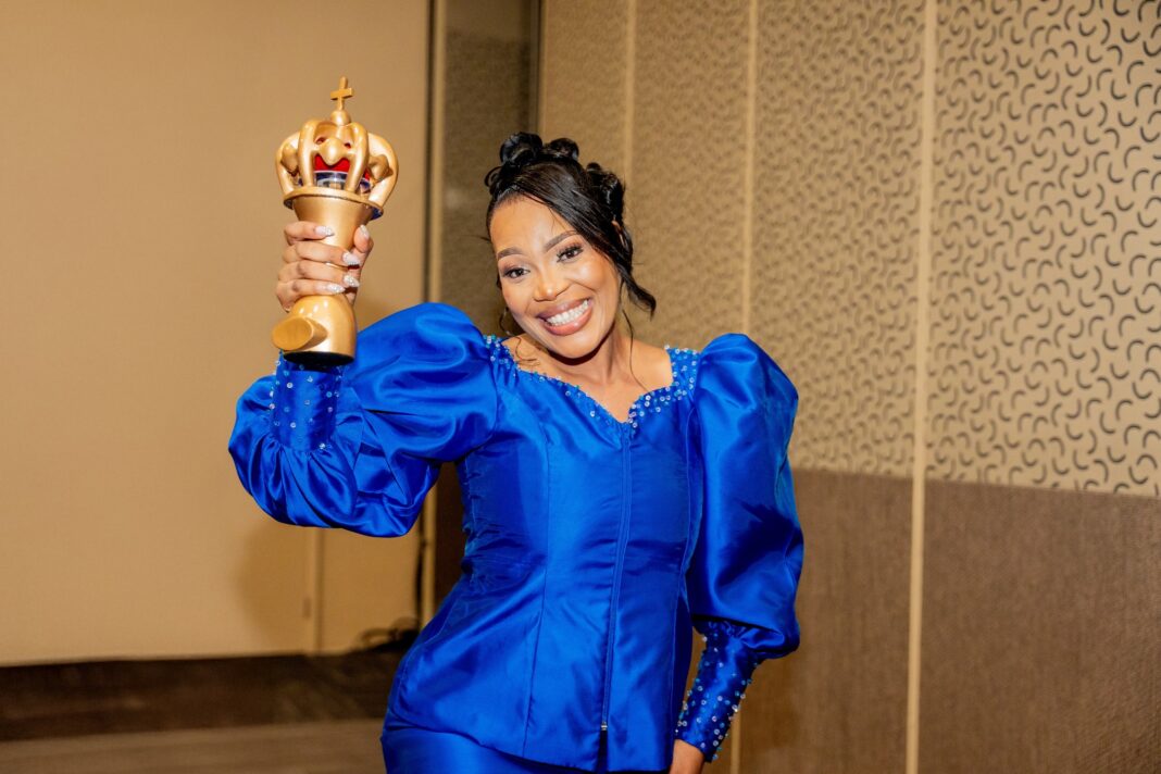 Hlophe soaring with her voice, inspiring fans with every note.