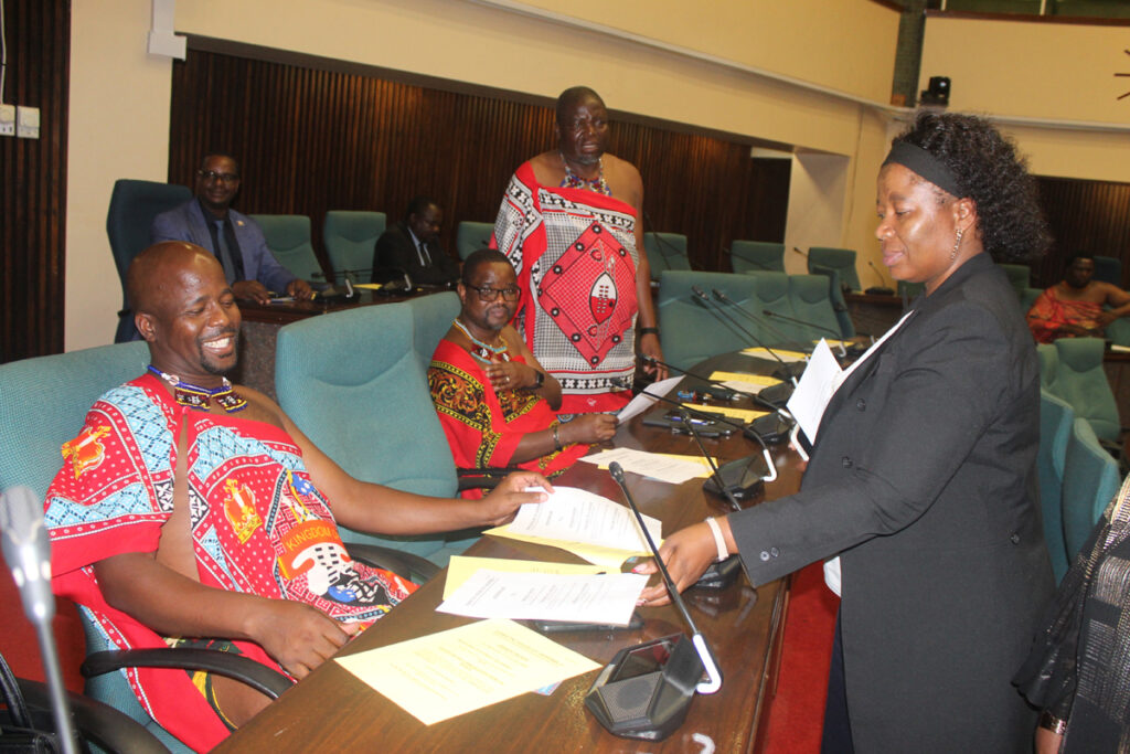 Members of Parliament have urged the ministry of tourism and environmental affairs to stop issuing gambling licences, warning that gambling addiction is worsening and children are increasingly exposed due to weak regulation.