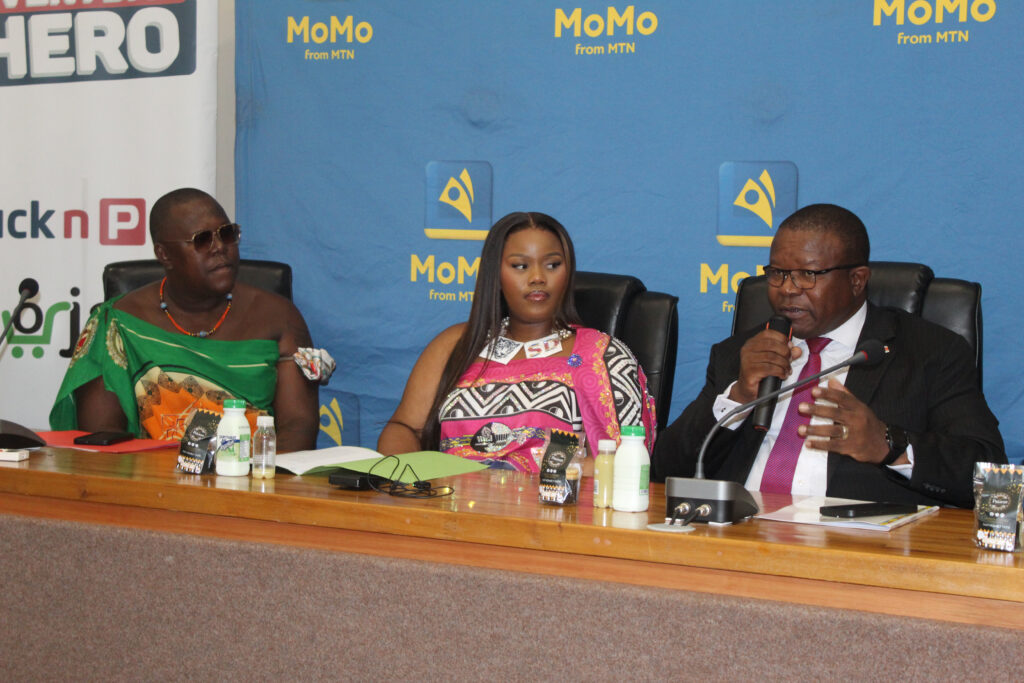 Minister of Commerce Manqoba Khumalo delivering his speech as he officially launches the Consumer Fair. Looking on are Princess Sakhizwe and ‘Zox’ Dlamini.